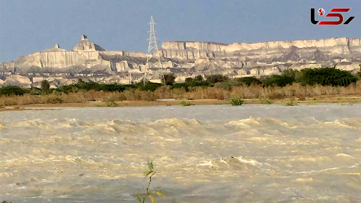 "‌رودخانه سرباز" طغیان کرد/ قطع راه ارتباطی ۳۳ روستای حوزه کاجو و ساربوک