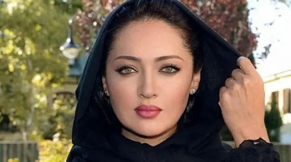 فیلم / نیکی کریمی : توی رستوران غذا می خوردم میز کناریم آقاهه گفت میرم دستشویی گوشیش هم برداشت خانم گفت با گوشی؟ آقا گوشی رو کوبید رو میز !