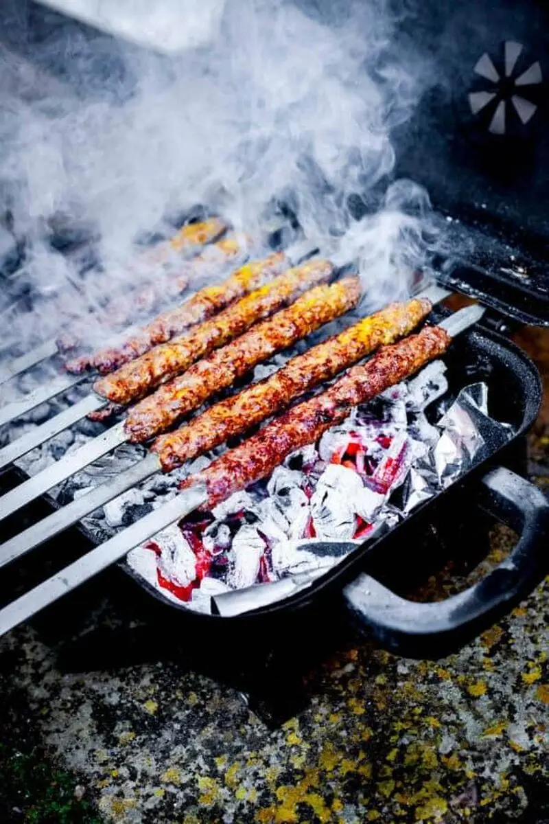کباب روی منقل