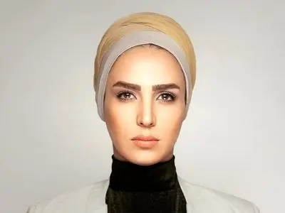 نگاهی به عکس زیرخاکی دوران دانش‌آموزی سوگل طهماسبی با یونیفرم مدرسه/ چهره‌ش هم ملیحه هم بانمک از همونایی که از دور داد می‌زنن درسخونن!