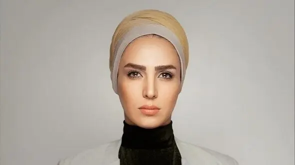 نگاهی به چیدمان منزل شاهانه و مجلل سوگل طهماسبی خانم بازیگر محجبه ایرانی/ از پرده‌ها و لوسترهای اعیانی تا فرش لاجوردی و تابلوهای هنری