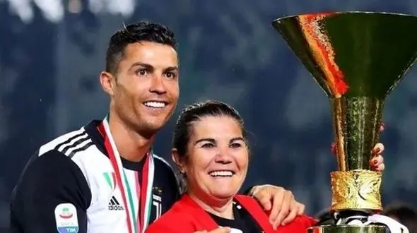 توهین رونالدو به علی دایی: من نمی توانم بیایم ، مادرم را می فرستم