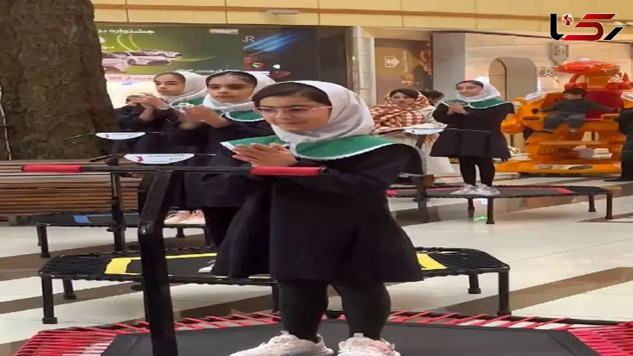 فیلم آواز باشکوه و شاد /  معلم بچه هارو برد مرکز خرید آهنگ آذری گذاشت رو ترامپولین چه رقص هماهنگی رفتن !