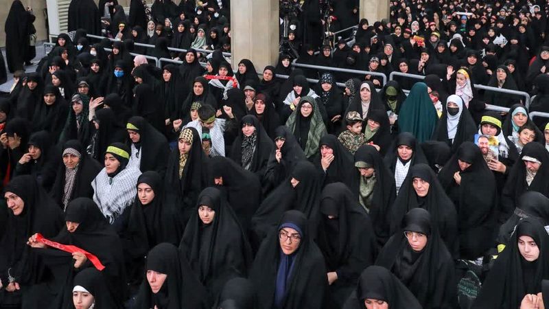  حضرت آیت‌الله خامنه‌ای رهبر معظم انقلاب اسلامی، هم‌اکنون در جمع هزاران نفر از اقشار مختلف مردم