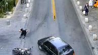 فیلم تصادف شدید پراید با موتور وسط خیابان نظر میانی اصفهان! / پسر موتور سوار روی زمین کشیده شد