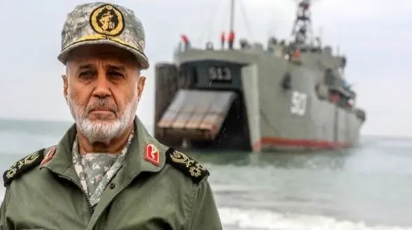 عکس /  سفر به تاریخ؛ «سردار رشید» با لباس تشریفاتی نظامی در کنار «محسن رضایی و رحیم صفوی»؛ سال 69 