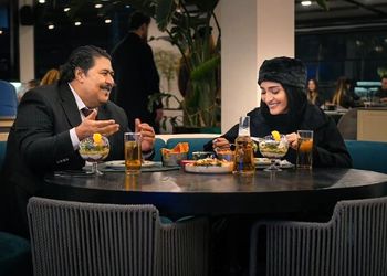 فرهاد اصلانی، مینا ساداتی، ماهور الوند، مجتبی پیرزاده و مهرداد صدیقیان در عکس های یادگاری سریال جان سخت
