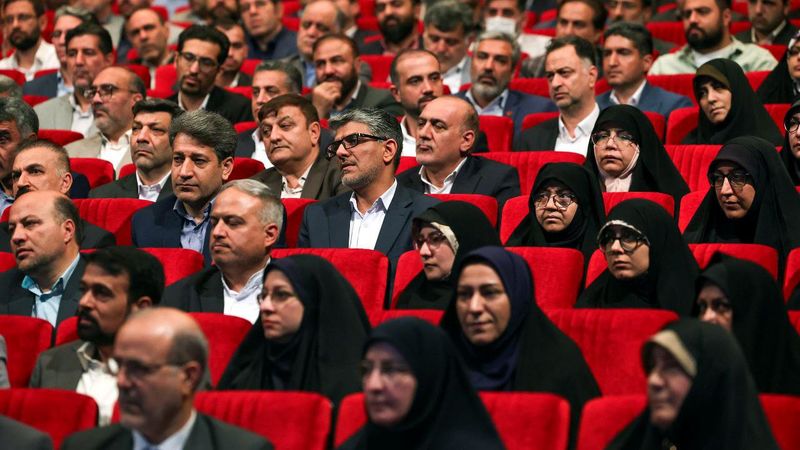 مسعود پزشکیان در آیین تجلیل از معلمان نمونه که در کانون پرورش فکری کودکان و نوجوانان استان تهران برگزار شد