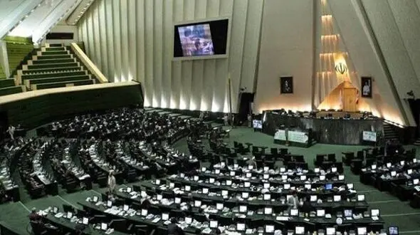 مجموع حقوق و دریافتی ماهانه نمایندگان مجلس به ۱۰۰ میلیون تومان می‌رسد؟