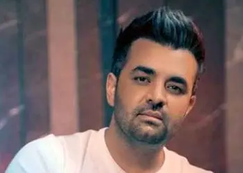 دانلود آواز عاشقانه  میثم ابراهیمی /  آهنگ گردنبند / راه این گلو رو میبندی کل وقتایی که میخندی + متن