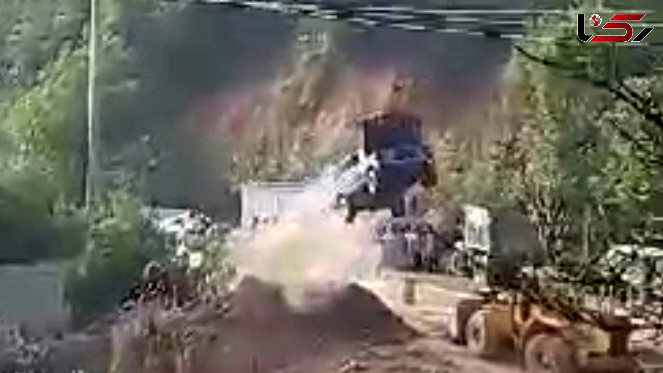 فیلم لحظه سقوط خودرو در صحنه فیلمبرداری مجموعه پایتخت 5