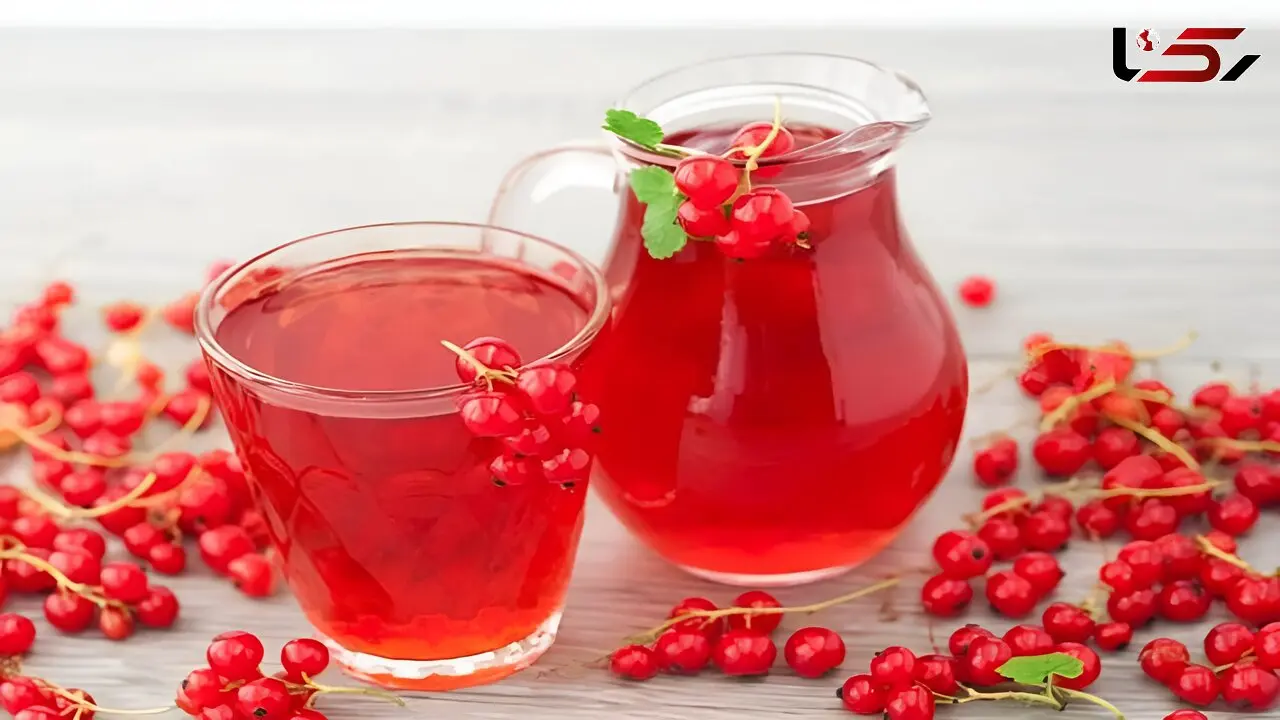 با زرشک خشک این شربت خوشرنگ و خوشمزه را درست کنید