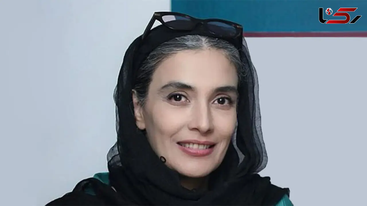 استایل سراسر مشکی لیلا زارع در افتتاحیه نمایش پسرش مورد توجه قرار گرفت / سادگی شیک لیلا زارع