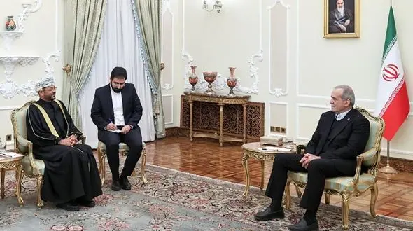 پزشکیان: اراده ایران اجرای توافقات دوجانبه و گسترش ارتباطات با عمان در همه زمینه‌ها است