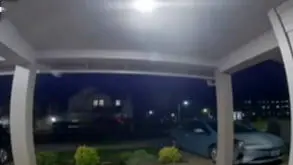 فیلم پرواز یک وانت از خیابان به داخل یک خانه / جنون سرعت فاجعه بار شد