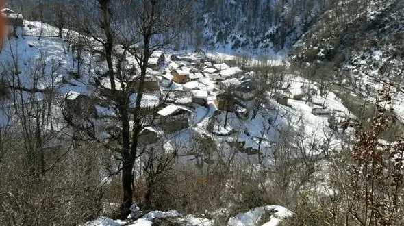 سرگردانی  15 ساله اهالی یک روستا پشت سد بیجار گیلان + فیلم 