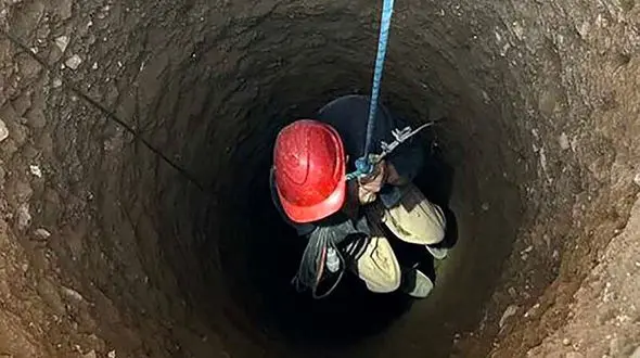 آرمان بنفشی خودش را فدای 4 مرد کرد تا آنها زنده بمانند / فرشته نجات به عمق چاه رفت تا همه زنده بمانند