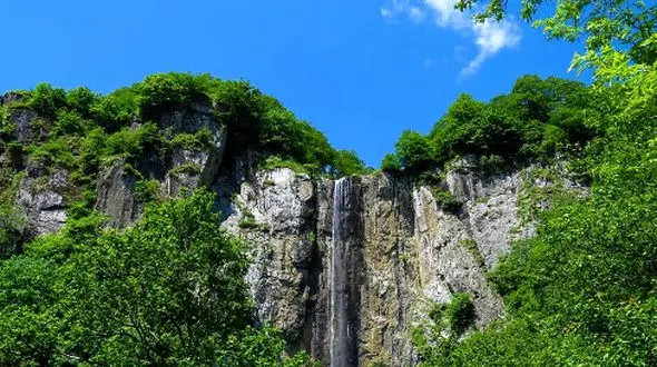 راهنمای کامل سفر به آبشار لاتون؛ بلندترین آبشار ایران + فیلم و عکس