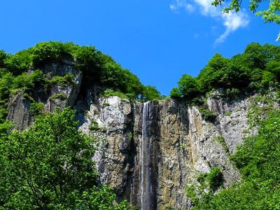 راهنمای کامل سفر به آبشار لاتون؛ بلندترین آبشار ایران + فیلم و عکس
