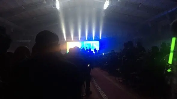 جنجال در کنسرت امشب فرزاد فرزین در محمود آباد / مردم پولشان را خواستند! + فیلم و عکس