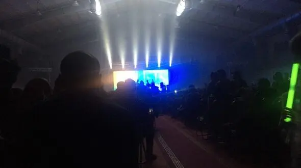 جنجال در کنسرت امشب فرزاد فرزین در محمود آباد / مردم پولشان را خواستند! + فیلم و عکس