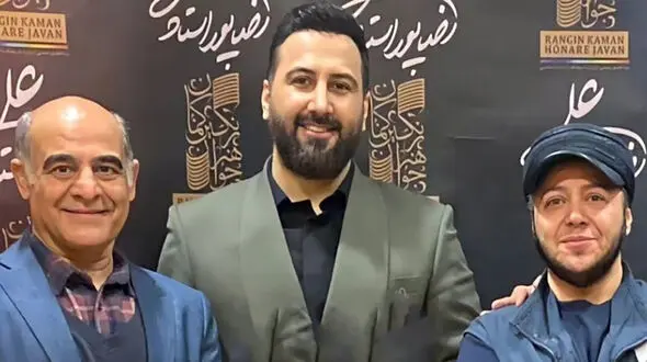 روبوسی مازیار لرستانی و سیاوش چراغی پور، در کنسرت علیرضا پوراستاد