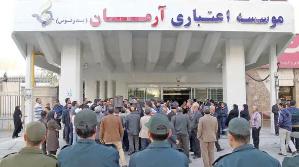 دولت باید درباره رفع مشکل سپرده گذاران پاسخگو باشد