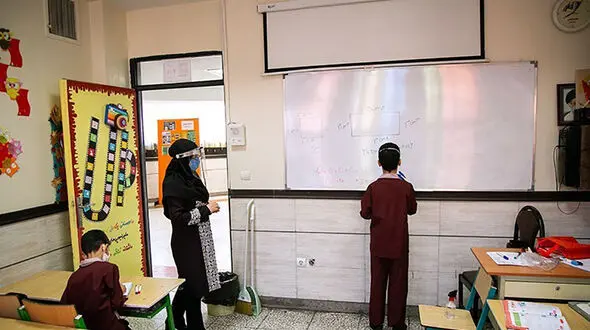 حذف شرط واکسن و آزمایش منفی کرونا برای کلاس های حضوری دانش آموزان+ فیلم