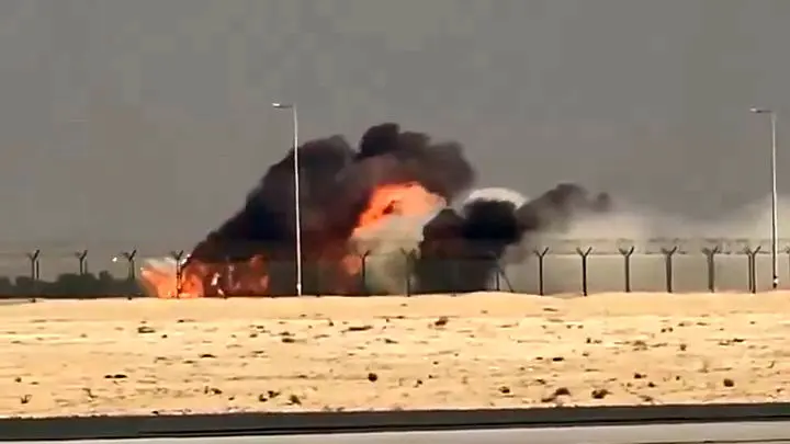 فیلم لحظه سقوط جنگنده هندی در نمایش هوایی دبی