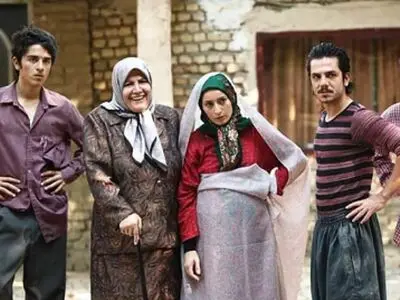 فیلم / نگاهی به تغییر چهره و استایل بازیگران سریال «وضعیت سفید» بعد از 15 سال/ از لیندا کیانی و امیر کاظمی تا عباس غزالی و ابوالفضل پورعرب/ روح رفتگان شاد