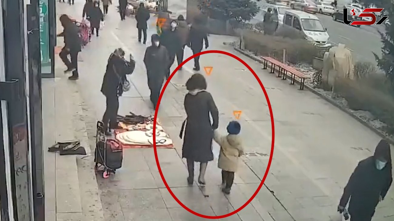 فیلم سقوط شی سنگین برج روی سر  مادر و کودک 