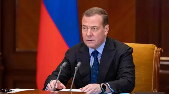 مدودف: مردم کره جنوبی جدیدترین سلاح روسیه را در دست همسایه‌اش ببینند چه فکری می‌کنند!