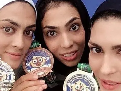 فیلم / شهربانو منصوریان کارگری می‌کرد تا خرج درس  خواهرها و برادرشو بده/ ما با پول کارگری مادر و خواهر به اینجا رسیدیم ...ما نه رانتی داشتیم نه....