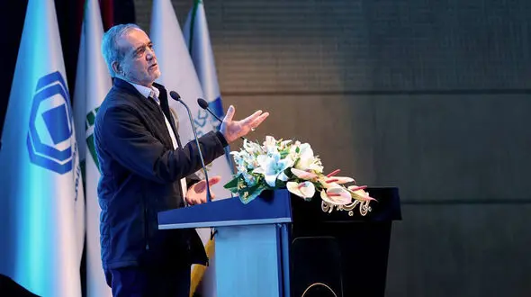 پزشکیان: در بخش دولتی زیرمیزی و سکه می‌گیرند تا عمل کنند/خدمت‌رسانی عادلانه از سوی بیمه‌های درمانی وجود ندارد