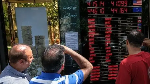 چرا قیمت طلا در بازار جهانی بالا رفت اما در ایران سقوط کرد؟