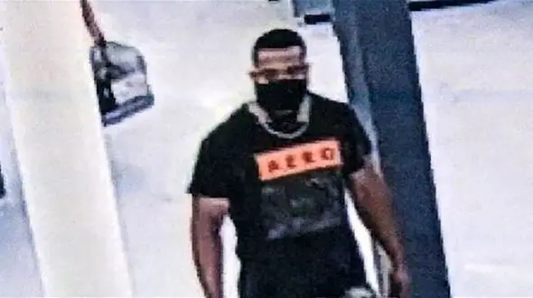 اقدام جنون آمیز بیمار کرونایی در فروشگاه زنجیره ای + عکس