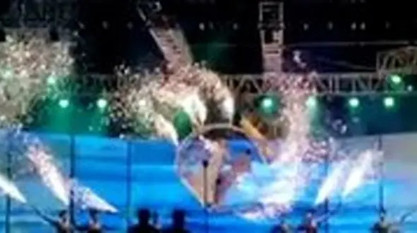 فیلم سقوط هولناک عروس و داماد در  آتش بازی جشن عروسی شان