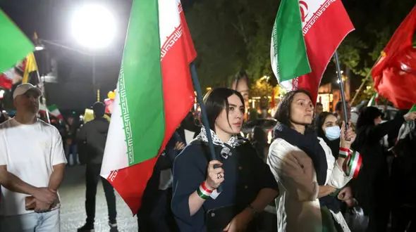 تولیت آستان قدس رضوی : به خانم های بدحجاب خوش آمد بگویید 