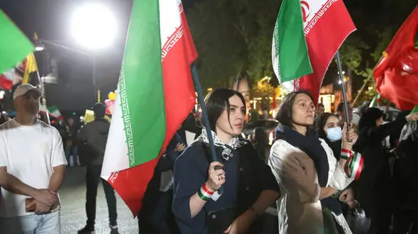 تولیت آستان قدس رضوی : به خانم های بدحجاب خوش آمد بگویید 