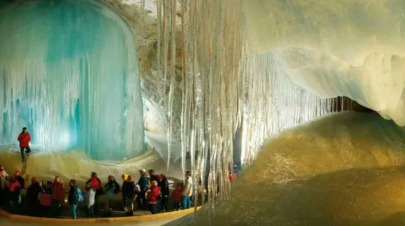 غار آیس ریزن‌ وِلت بزرگترین غار جهان +عکس