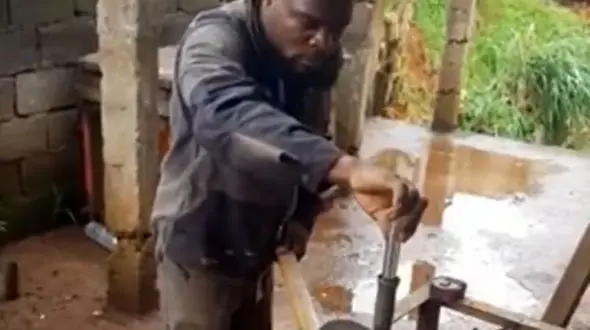 از صفحه برش پرنده تا دزدیدن اسکوتر در حال حرکت از داخل خودرو