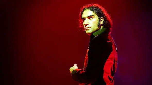 صدای خواننده معروف موسیقی راک در تلویزیون شنیده شد +صوت