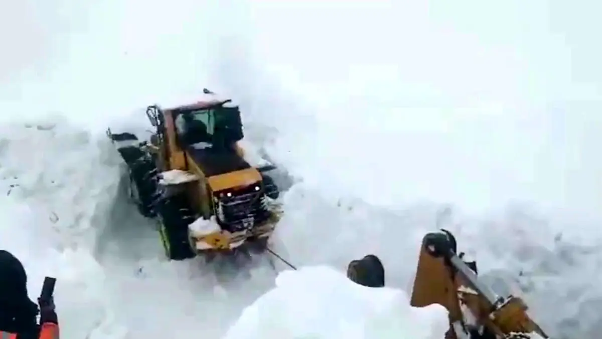 فیلم برف سنگین در گردنه چری کوهرنگ