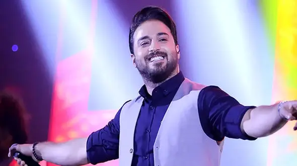 سلفی زیبای بابک جهانبخش و همسر در ماشین لاکچری شان