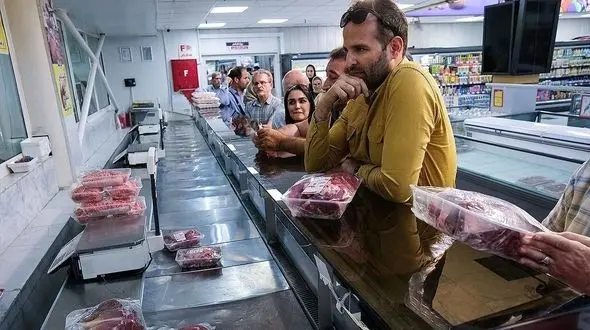 تورم بی‌سابقه / بنزین و دلار عامل حذف گوشت از سفره‌ها