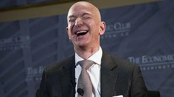 میلیاردر جهان از آمازون رفت + عکس