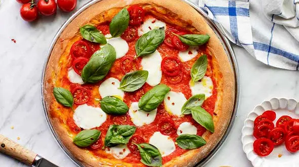 ببینید / طرز تهیه پیتزای گوجه فرنگی مناسب گیاه خواران + فیلم 