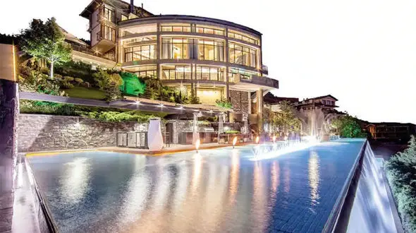 فیلم کاخ ویلای مرد ایرانی در شهرک باستی هیلز لواسان ! / همه چی با طلا !