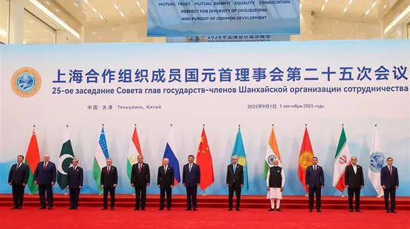 حضور پزشکیان در عکس یادگاری سران شانگهای در تیانجین چین