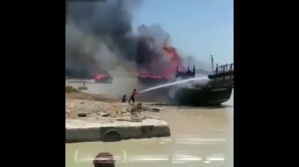 فیلم آتش سوزی مهیب دو کشتی ایرانی در بندر هندیجان 